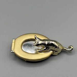 Vintage AJC Cat Sitting on Toilet Seat Brooch JP365
